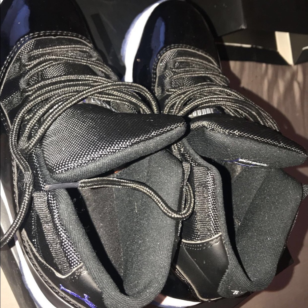 Jordan retro 11 space jam